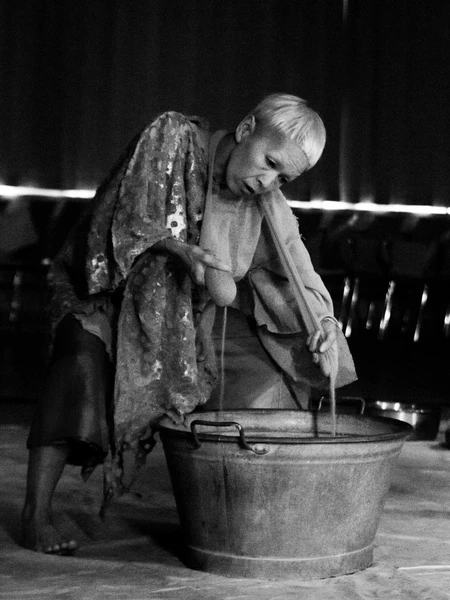 Workshop and Performance | Transforming a Medieval Saga Into a Contemporary Ballad and Dance Performance. Photo Documentation Performance „Ich bin Prinzess Anju“