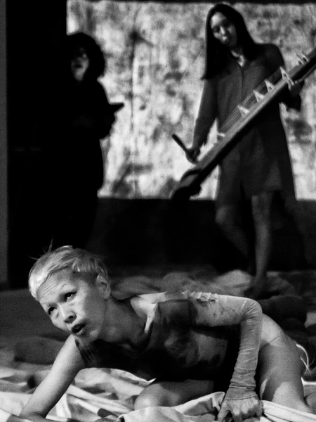Workshop and Performance | Transforming a Medieval Saga Into a Contemporary Ballad and Dance Performance. Photo Documentation Performance „Ich bin Prinzess Anju“
