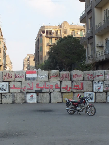 Border Temporalities: Doing Literature in a World of Walls